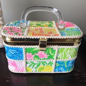 Vintage 1960’s “The Lilly” Purse w/Lucite Handle.